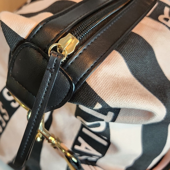 VICTORIA'S SECRET NEW DUFFLE BAG Pink and black stripe, top zip closure,… - Picture 4 of 7